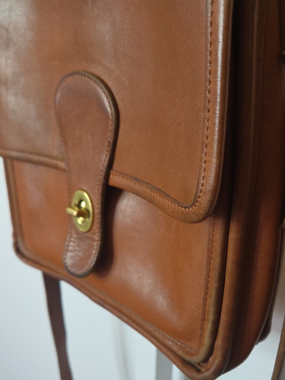 Vintage Coach Station Bag #5130 British Tan Glovetanned Leather Crossbody 90’s - Picture 3 of 15